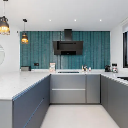 Modern Beachside Townhouse In Costalita - With Sea Views! *