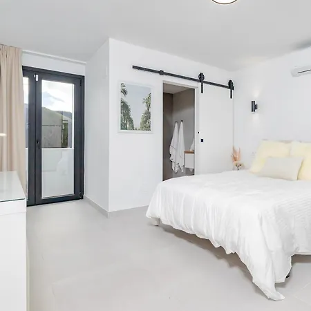 Modern Beachside Townhouse In Costalita - With Sea Views!